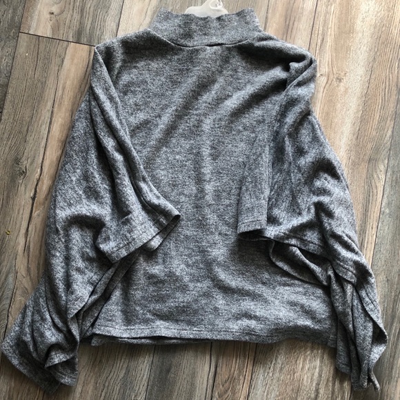 ⬇️ SALE ⬇️Poncho Style Sweater - Picture 1 of 4